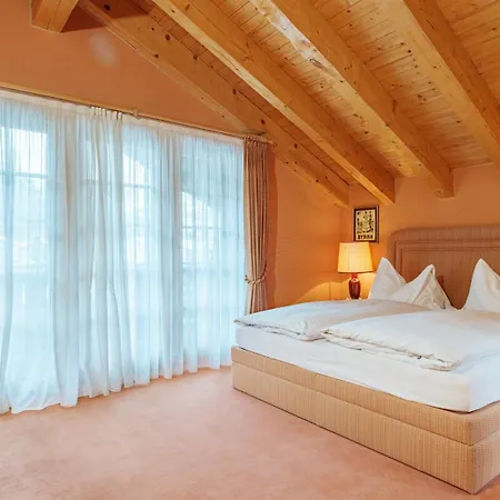 Kisseye By Premium *